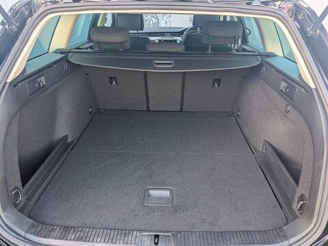 Volkswagen Passat SE BUSINESS TDI 19