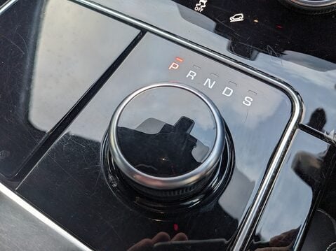 Land Rover Range Rover Velar R-DYNAMIC HSE 36