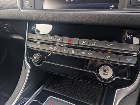 Jaguar XF D R-SPORT 31