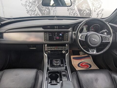 Jaguar XF D R-SPORT 16