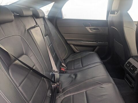 Jaguar XF D R-SPORT 17