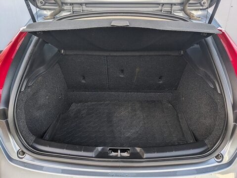 Volvo V40 T2 MOMENTUM NAV PLUS 19