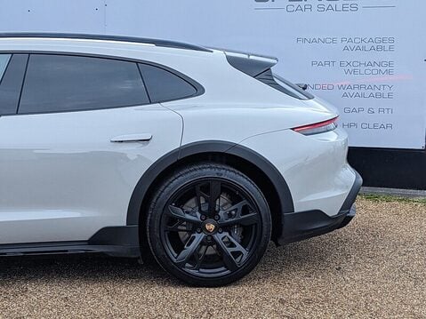 Porsche Taycan 4 CROSS TURISMO 6