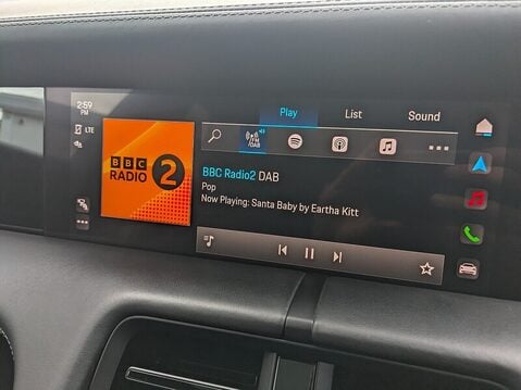 Porsche Taycan 4 CROSS TURISMO 36