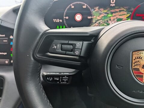 Porsche Taycan 4 CROSS TURISMO 21