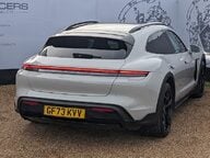 Porsche Taycan 4 CROSS TURISMO 9