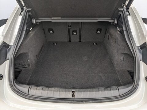 Porsche Taycan 4 CROSS TURISMO 18