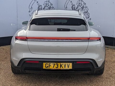 Porsche Taycan 4 CROSS TURISMO 8