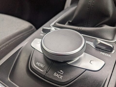 Audi Q2 TFSI SPORT 28