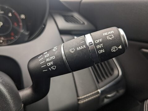 Jaguar E-Pace R-DYNAMIC HSE 27