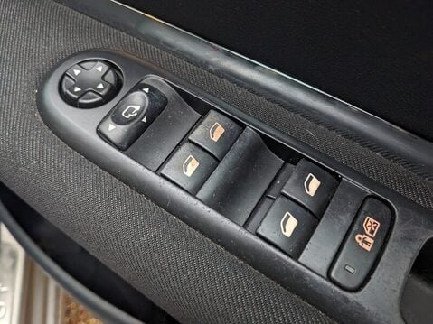 Peugeot 3008 EXCLUSIVE HDI 20