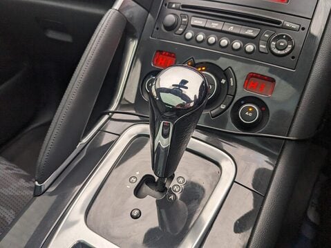 Peugeot 3008 EXCLUSIVE HDI 25