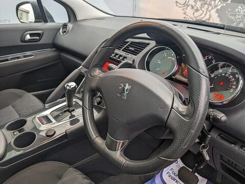 Peugeot 3008 EXCLUSIVE HDI 19