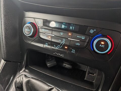 Ford Focus TITANIUM TDCI 19