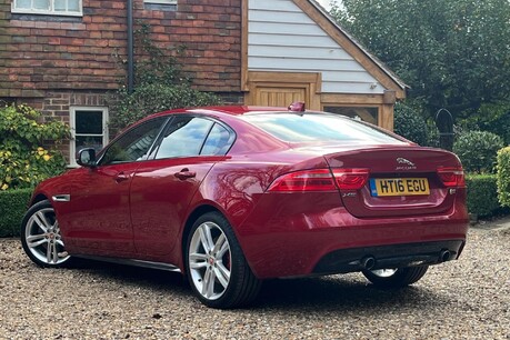 Jaguar XE S 4