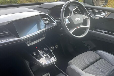 Audi Q4 SPORTBACK S LINE 18