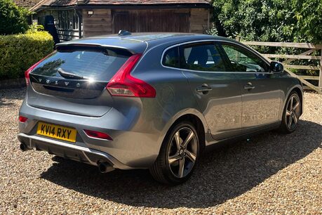 Volvo V40 D2 R-DESIGN NAV 24
