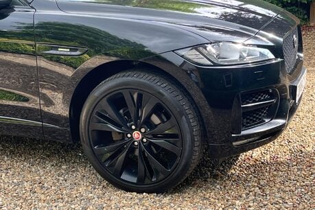 Jaguar F-Pace R-SPORT AWD 46