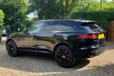 Jaguar F-Pace R-SPORT AWD 11