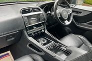 Jaguar F-Pace R-SPORT AWD 21
