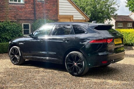 Jaguar F-Pace R-SPORT AWD 4