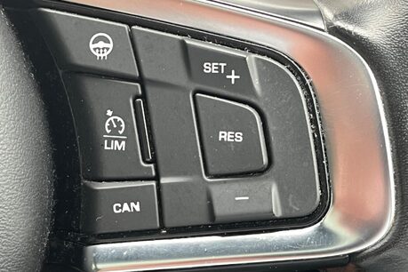 Jaguar F-Pace R-SPORT AWD 34