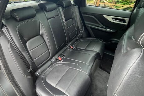 Jaguar F-Pace R-SPORT AWD 31