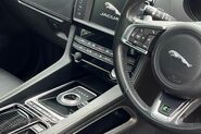 Jaguar F-Pace R-SPORT AWD 23
