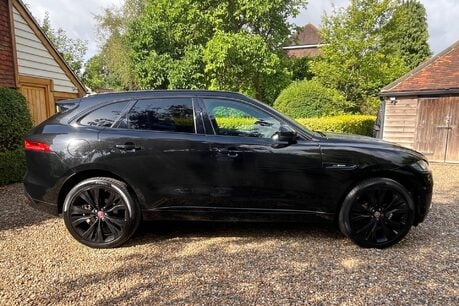 Jaguar F-Pace R-SPORT AWD 17