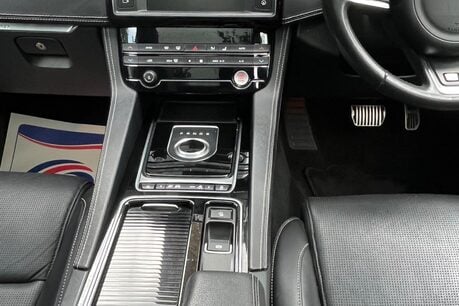 Jaguar F-Pace R-SPORT AWD 22