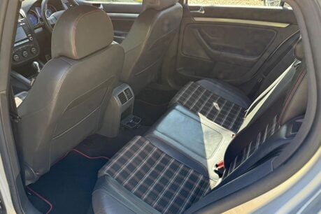 Volkswagen Golf GTI EDITION 30 T 26
