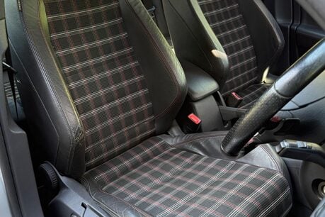 Volkswagen Golf GTI EDITION 30 T 23