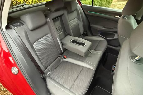 Volkswagen Golf ACTIVE TSI 27