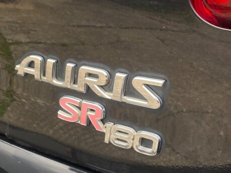 Toyota Auris SR 180 D-CAT 8