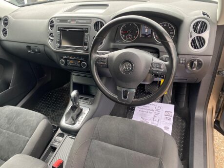 Volkswagen Tiguan 2.0 TDI BlueMotion Tech SE DSG 4WD Euro 5 (s/s) 5dr 7