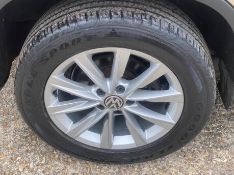 Volkswagen Tiguan 2.0 TDI BlueMotion Tech SE DSG 4WD Euro 5 (s/s) 5dr 15