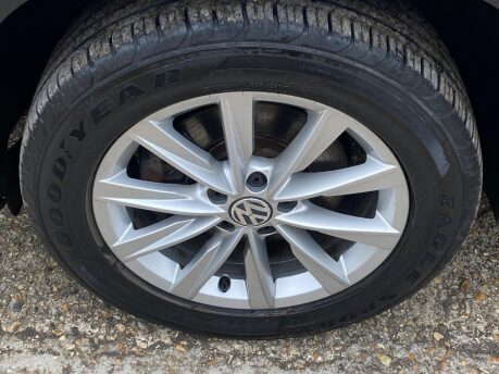 Volkswagen Tiguan 2.0 TDI BlueMotion Tech SE DSG 4WD Euro 5 (s/s) 5dr 17