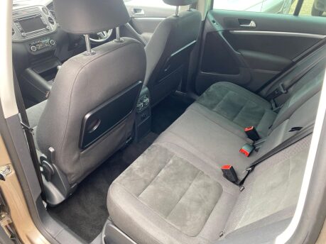 Volkswagen Tiguan 2.0 TDI BlueMotion Tech SE DSG 4WD Euro 5 (s/s) 5dr 24