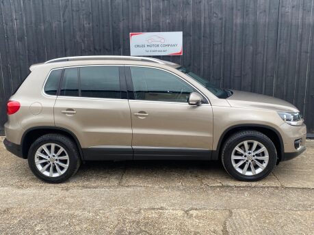 Volkswagen Tiguan 2.0 TDI BlueMotion Tech SE DSG 4WD Euro 5 (s/s) 5dr 3