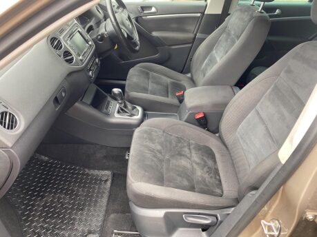 Volkswagen Tiguan 2.0 TDI BlueMotion Tech SE DSG 4WD Euro 5 (s/s) 5dr 11