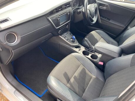 Toyota Auris EXCEL VVT-I 8