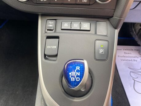 Toyota Auris EXCEL VVT-I 21