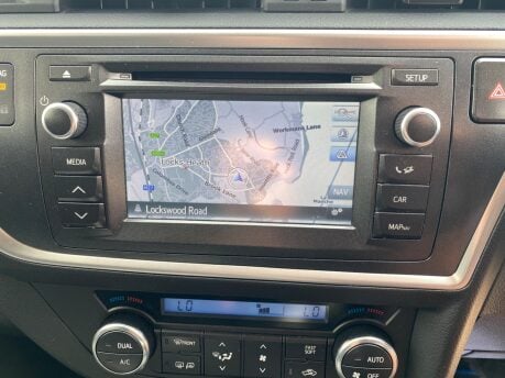Toyota Auris EXCEL VVT-I 11
