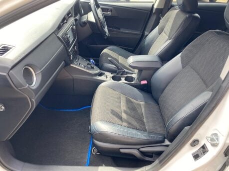 Toyota Auris EXCEL VVT-I 27