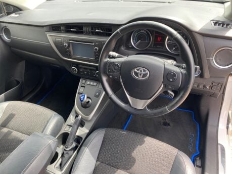 Toyota Auris EXCEL VVT-I 23