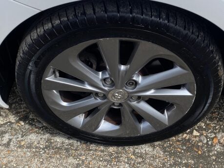 Toyota Auris EXCEL VVT-I 17