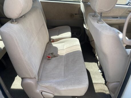 Toyota Noah 2 11