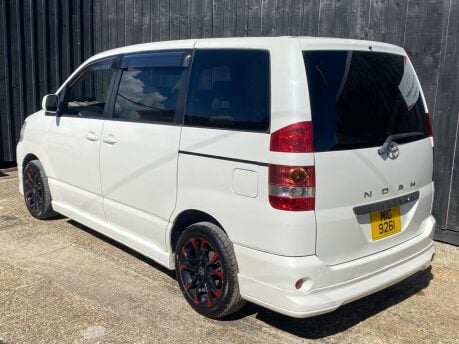 Toyota Noah 2 5