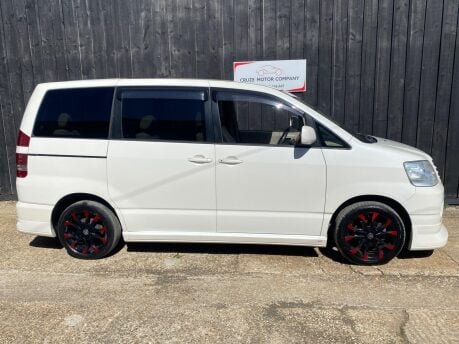 Toyota Noah 2 2