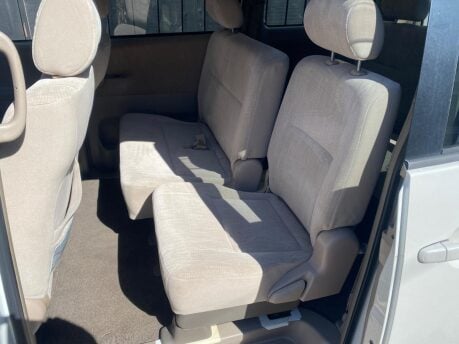 Toyota Noah 2 12
